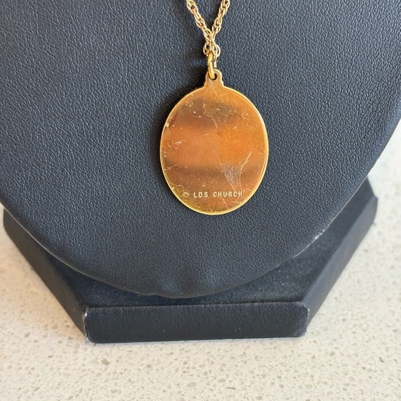 LDS Gold Young Women Final Personal Progress Medallion Necklace Mormon RARE - Picture 3 of 5